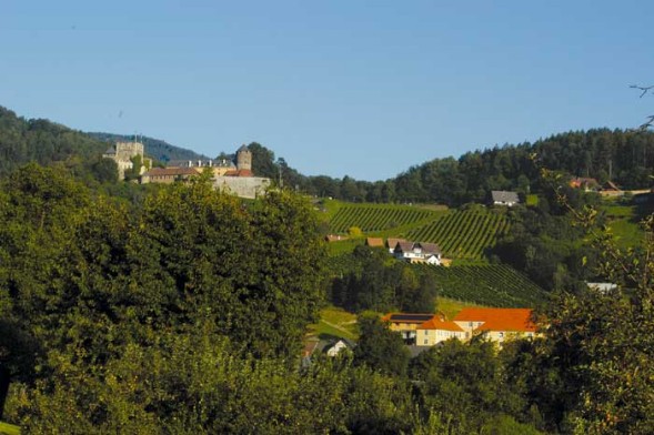 Das JUFA liegt am Fuße der schönen Burg Deutschlandsberg